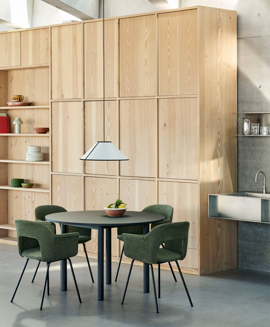 Layout Armchair 214 / Annex Table Round / Ava...