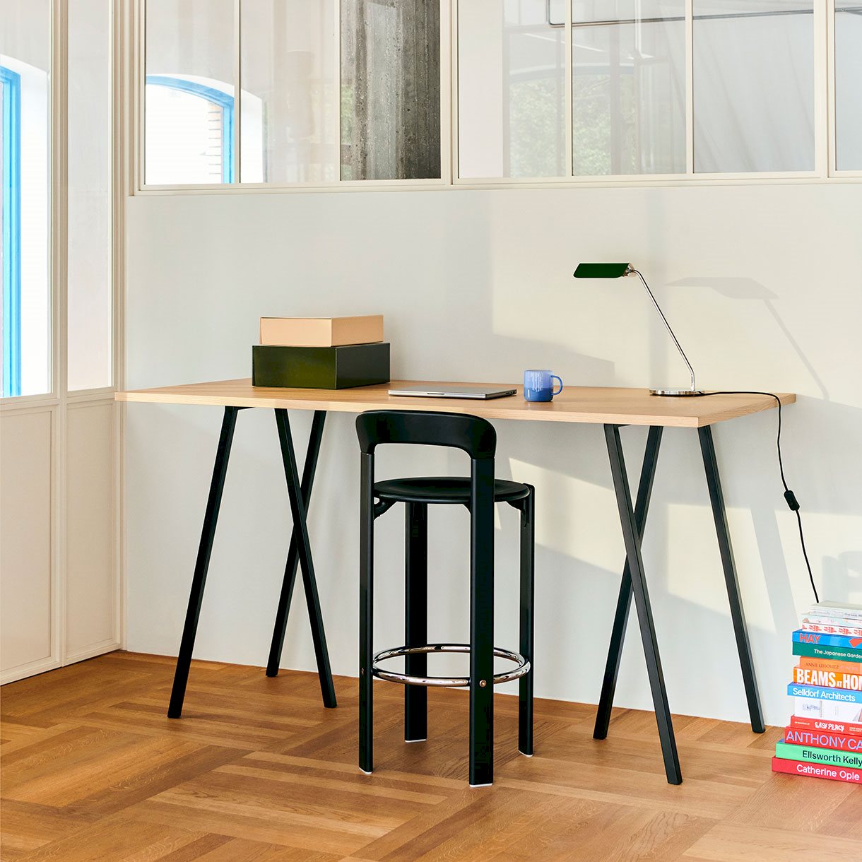 Loop Stand High Table